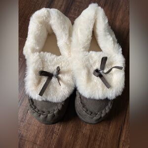 Women’s Faux Fur Lined Micro Suede Moccasin Slipper